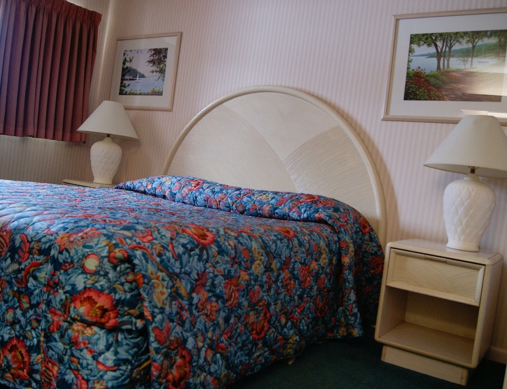 Standard Room, 1 King Bed photo 2
