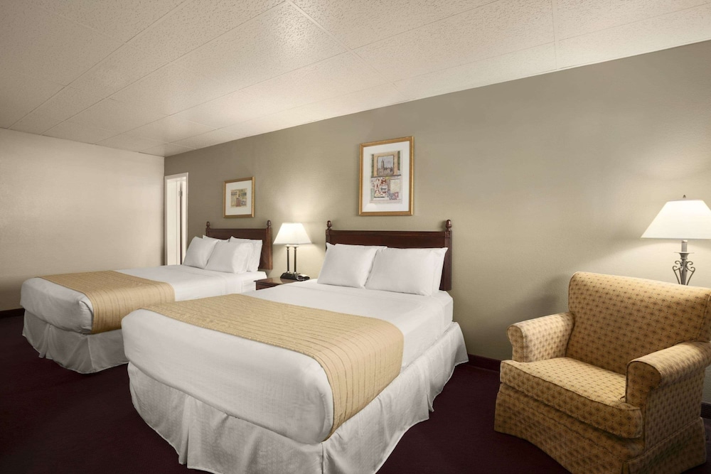 Deluxe Room, 2 Queen Beds, Non Smoking photo 1