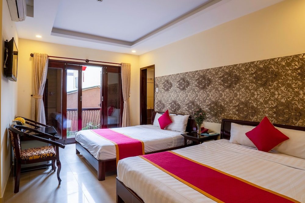 Family Room, 2 Queen Beds, City View photo 3