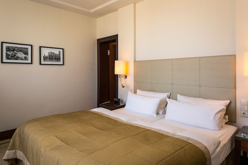 City Suite, 2 Bedrooms, Kitchenette, City View (Berlin Suite)