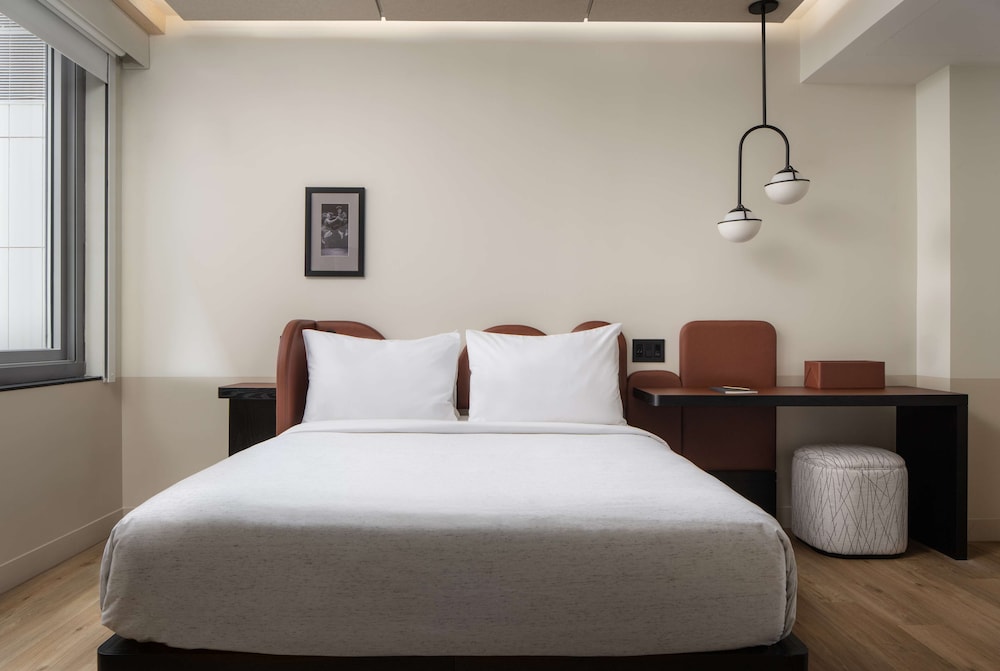 1 Queen Bed Accessible, Tub, Hearing Impaired