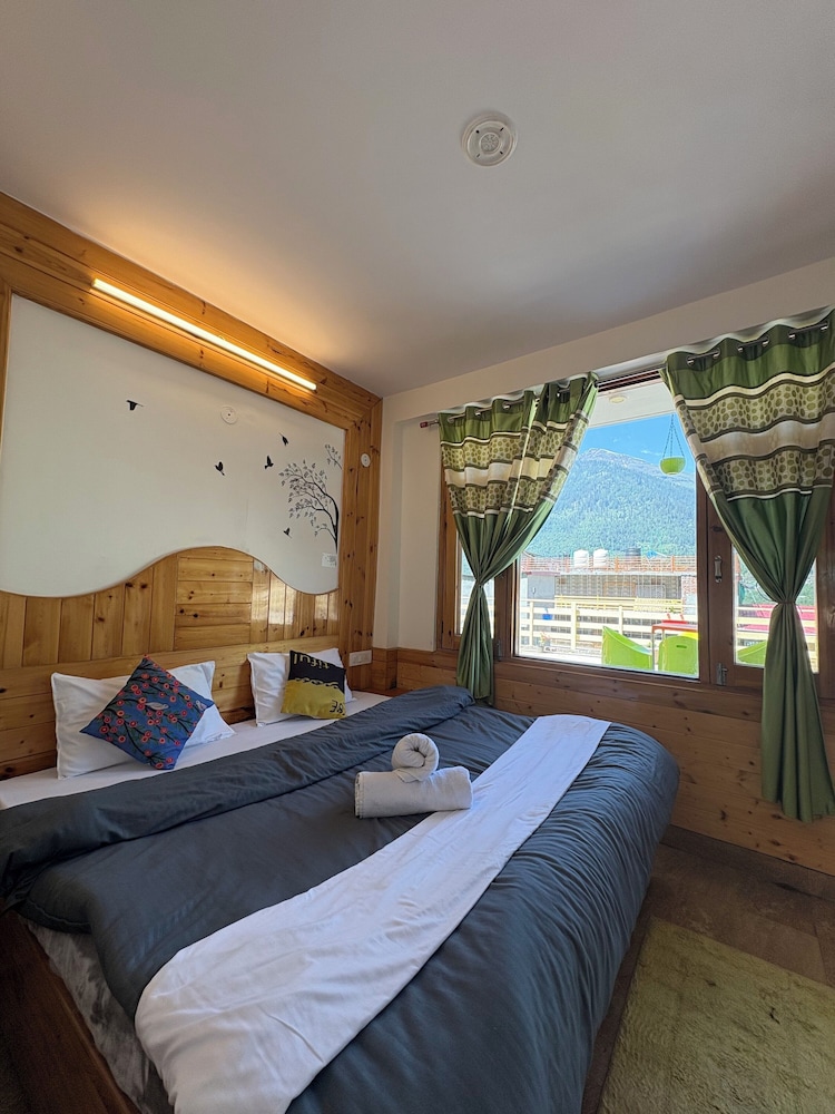 Premium Room, City View
