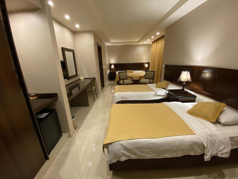 Deluxe Quadruple Room - Photo 1