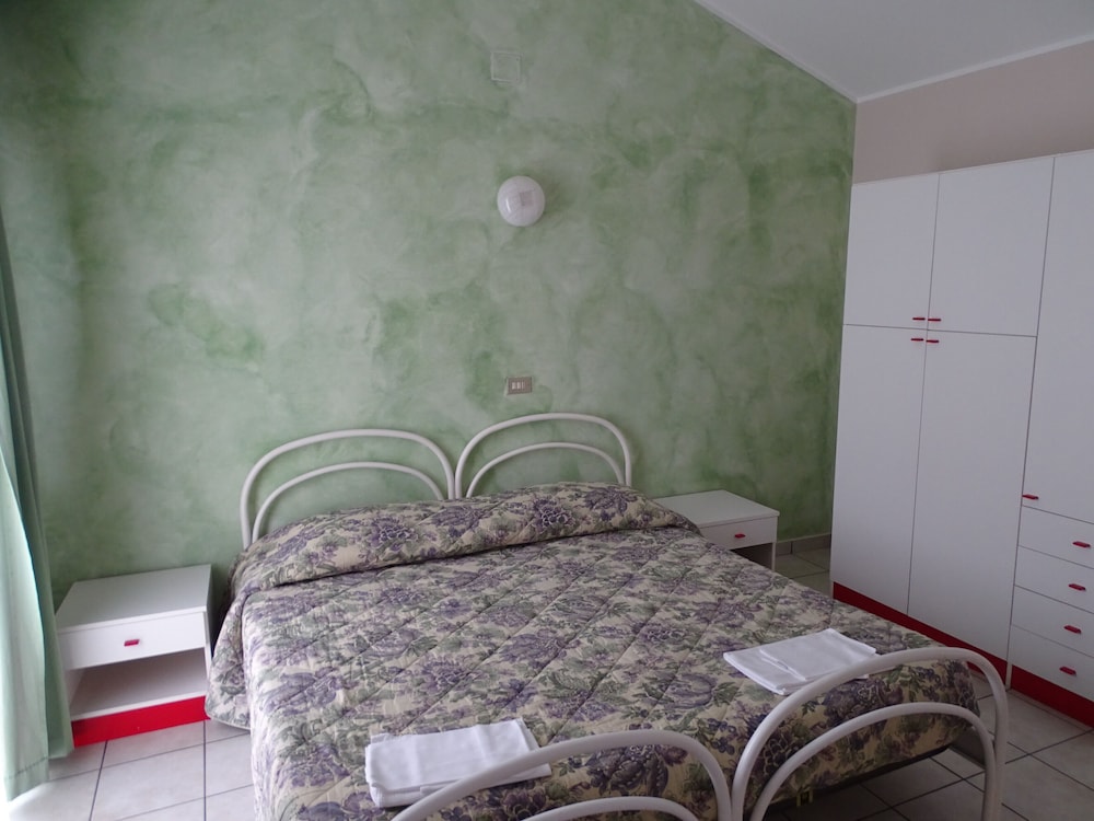 Standard Double Room - Photo 2