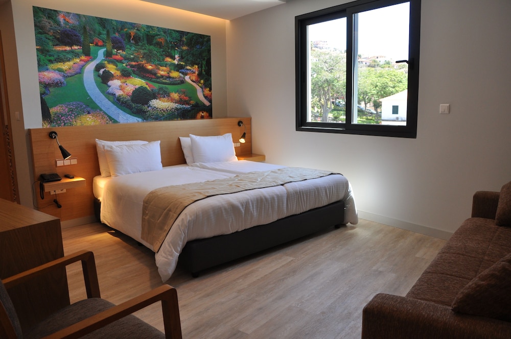 Standard Double Room, Partial Sea View photo 2