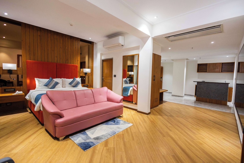 Suite, 1 King Bed, Jetted Tub