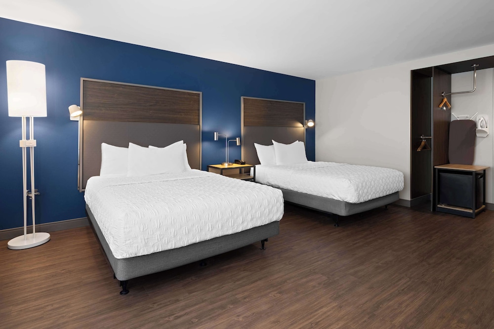 Room, 2 Queen Beds, Accessible, Bathtub (Mobility & Hearing) - Photo 3