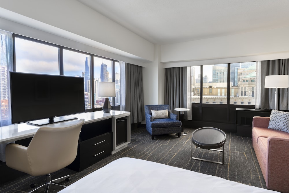 Suite, 1 King Bed, Accessible (Mobility, Roll-In Shower) - Photo 5