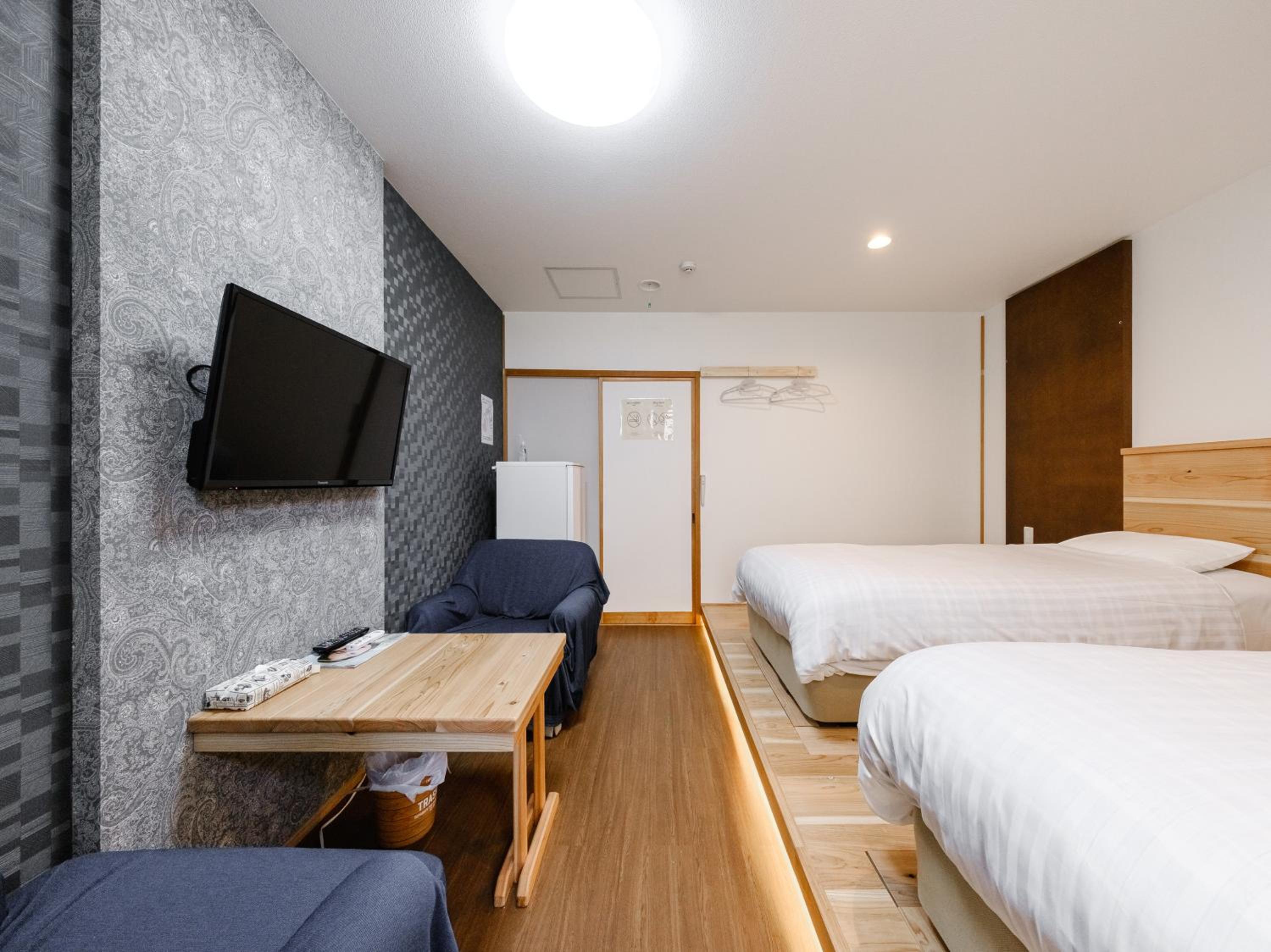 Twin Room - Photo 3