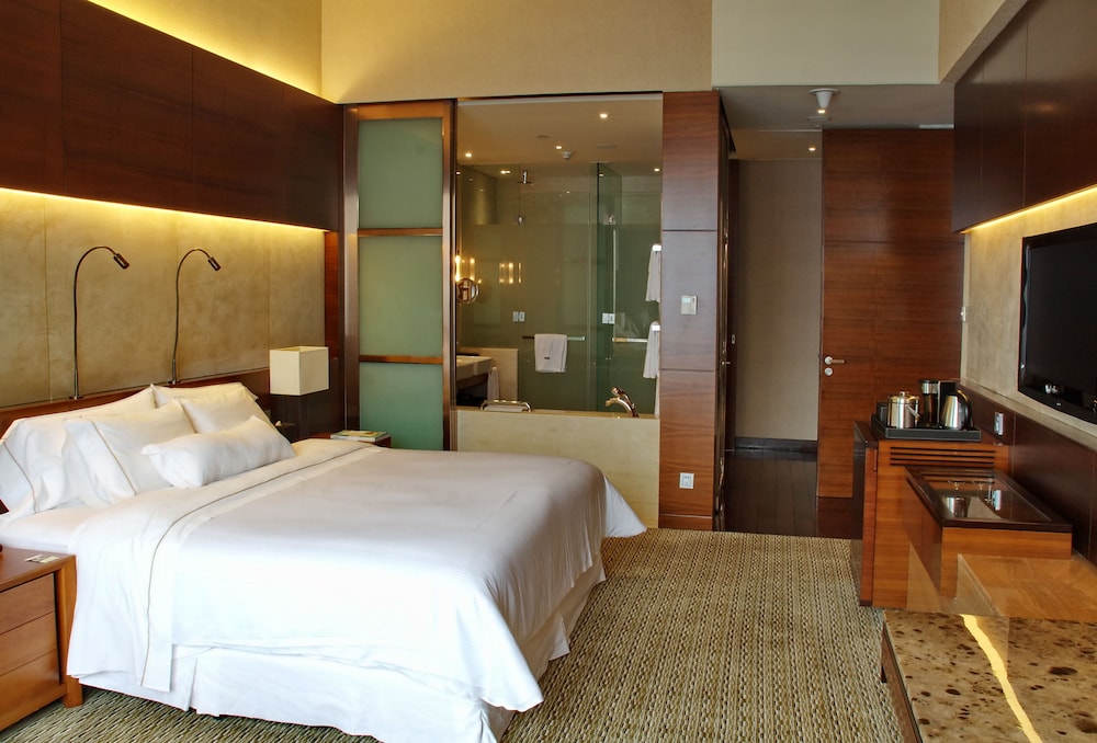 Room, 1 King Bed, City View - Photo 5