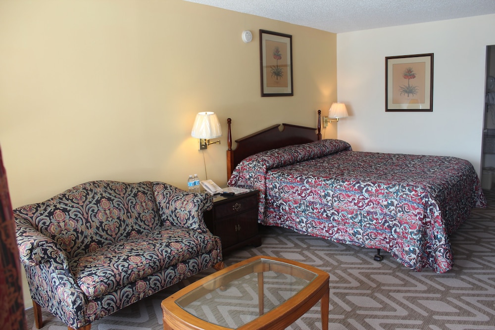 Standard Room, 1 King Bed, Non Smoking photo 2