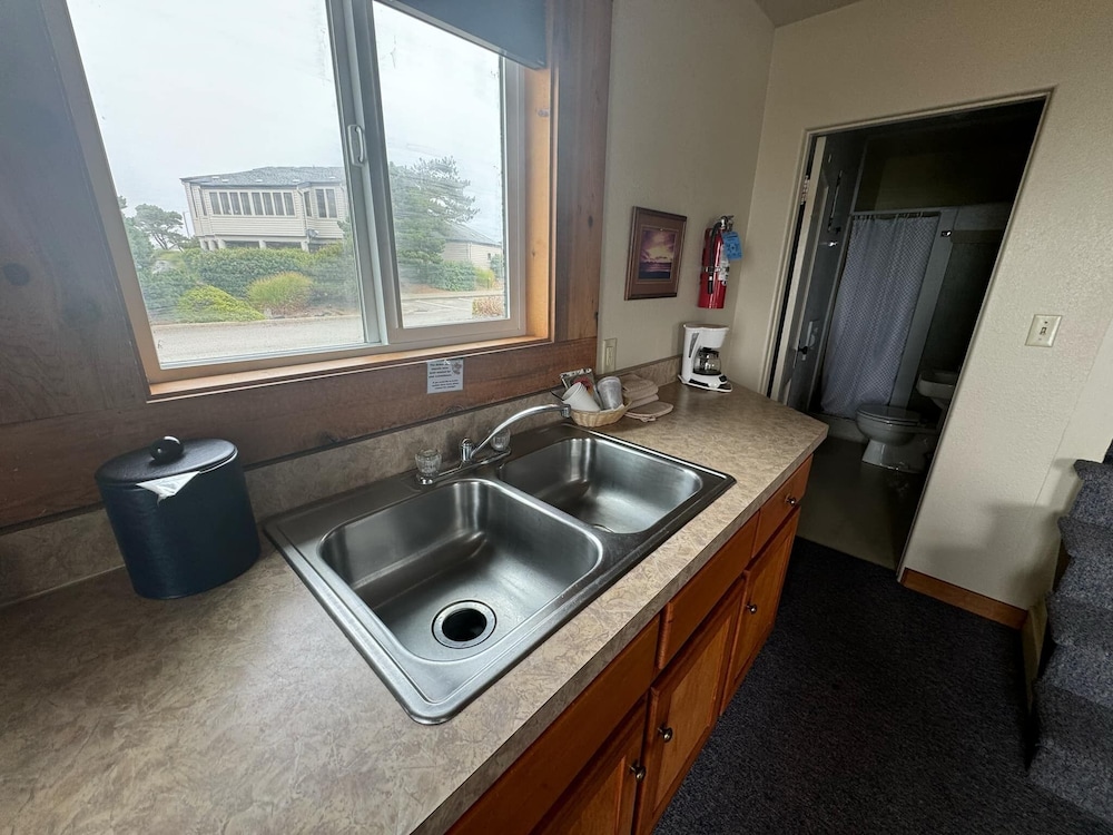 Traditional Apartment, 2 Queen Beds, Partial Ocean View, Sea Facing photo 2