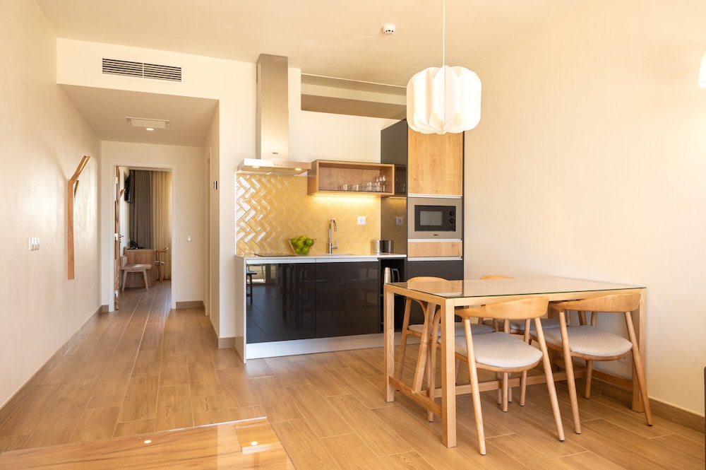 Superior Apartment, Balcony, Sea View thumbnail 5