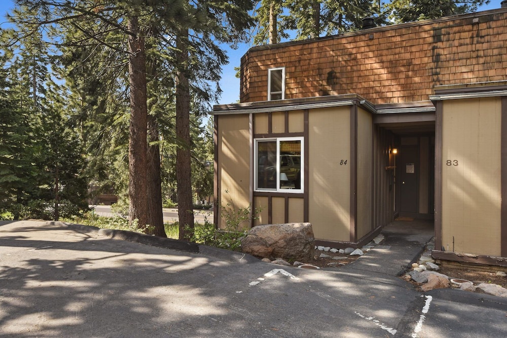 Townhome, Multiple Beds, Balcony, Mountain View (Getaway in Tahoe City) photo 3