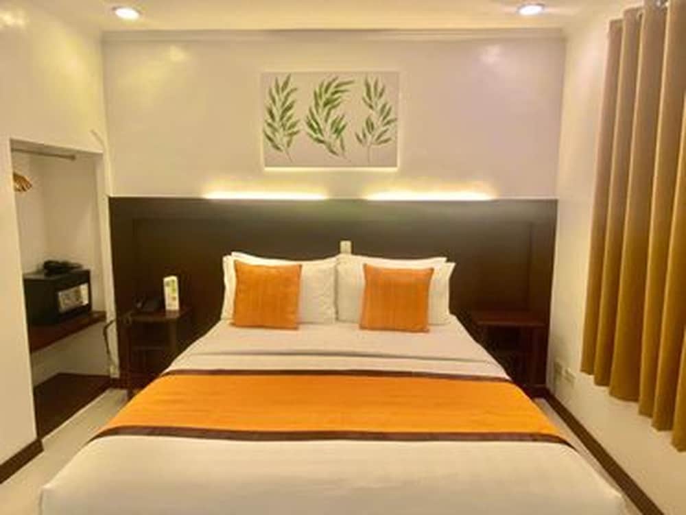 Standard Room, 1 Queen Bed photo 2