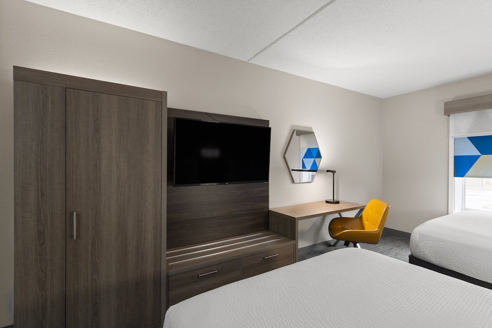Standard Room, 2 Queen Beds - Photo 4