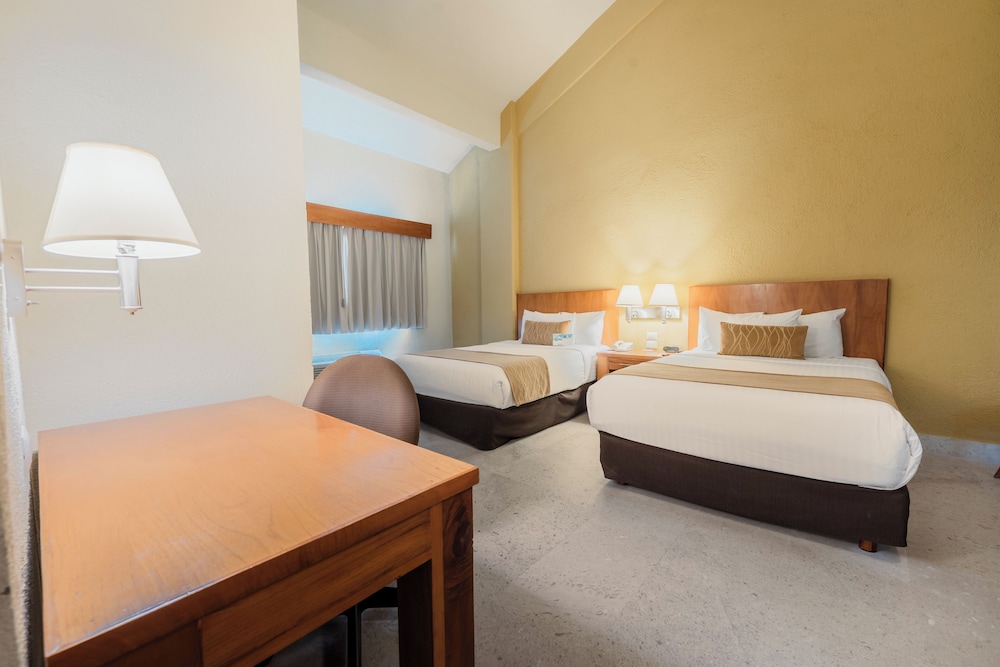 Suite, Non Smoking (2 Rooms, 2 Double beds with Sofa bed) - Photo 12