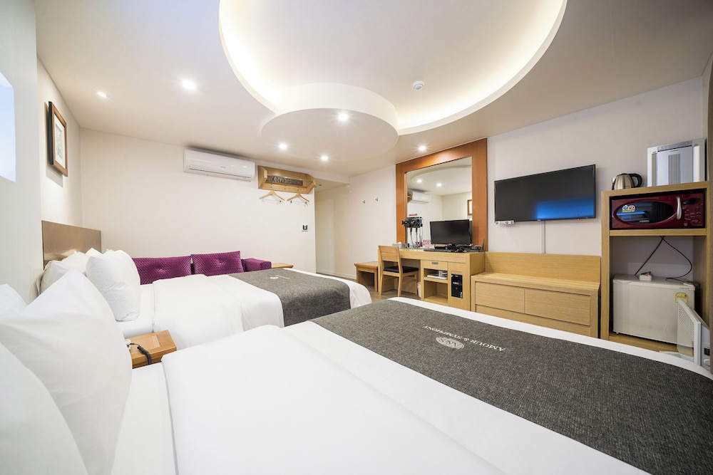 Family Twin Room - Photo 6