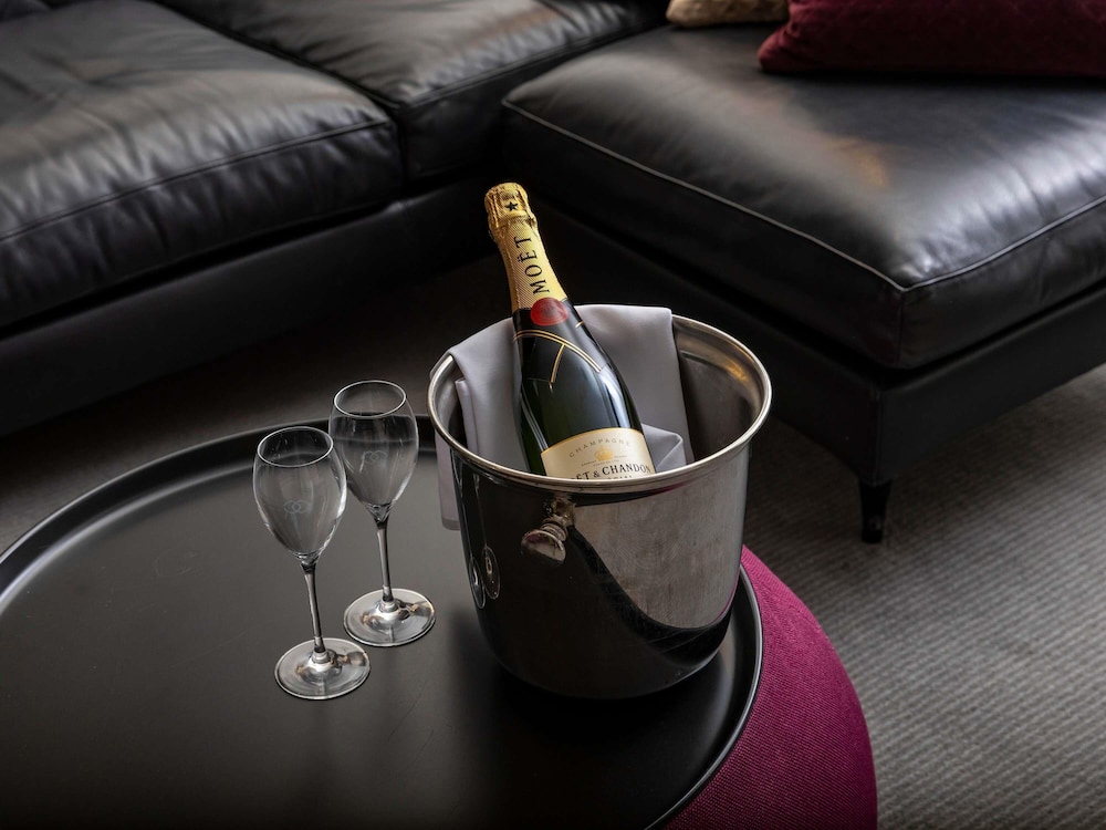 Signature Suite, 1 King Bed, City View - Photo 9