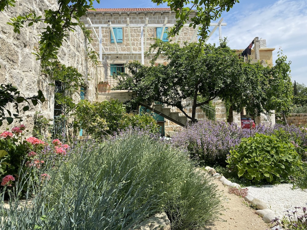 Villa photo 2