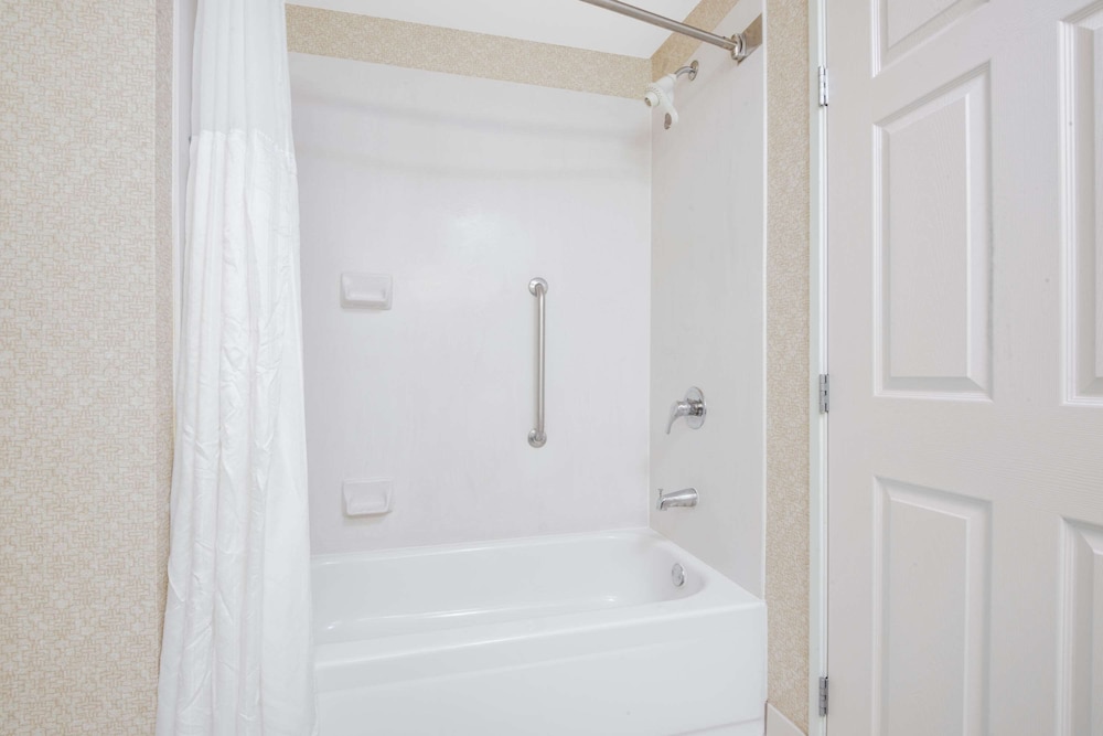 Executive Suite, 1 King Bed - Photo 4