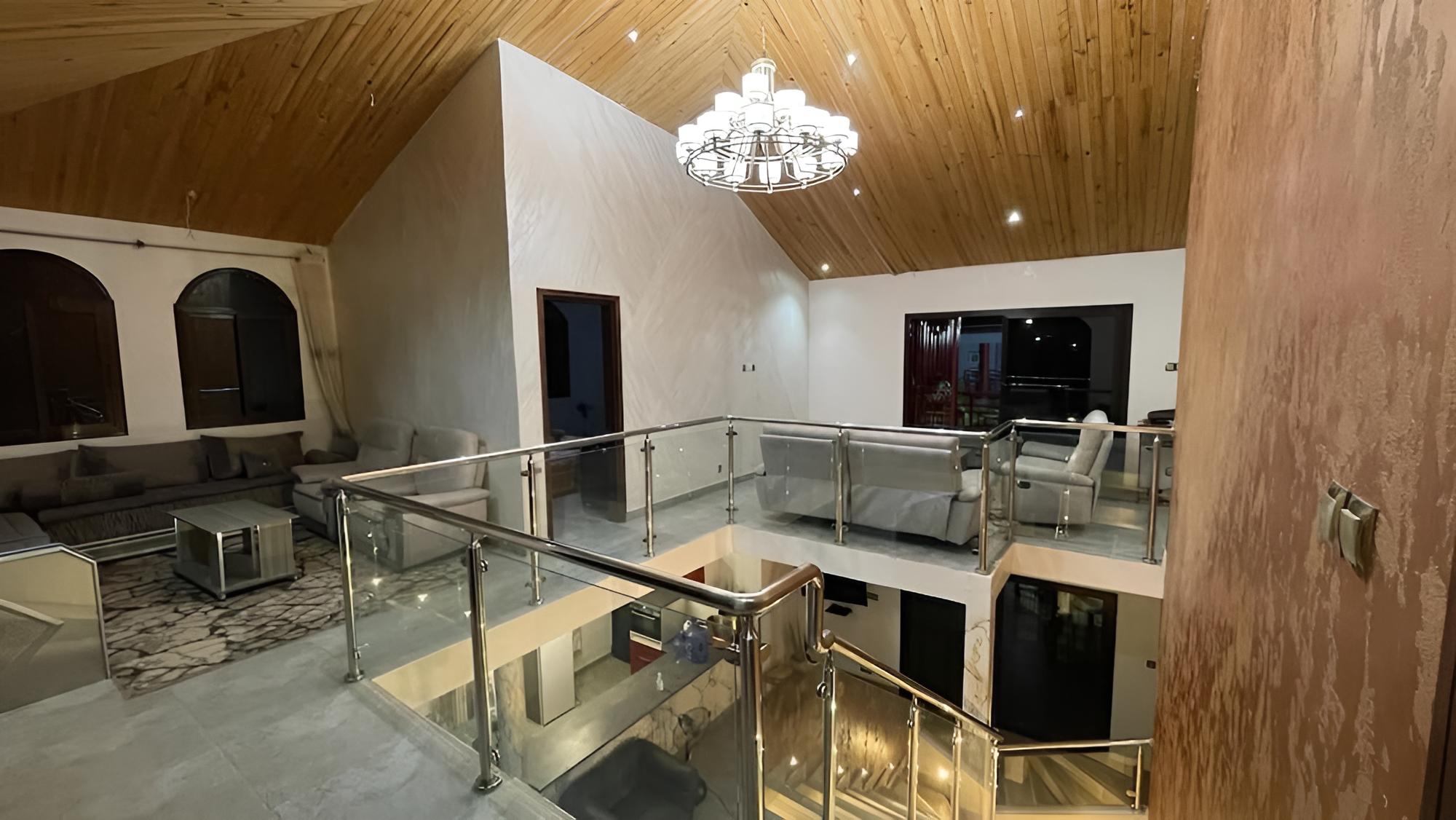Luxury House photo 3