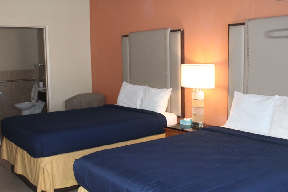 Room, 2 Double Beds, Accessible, Non Smoking photo 2
