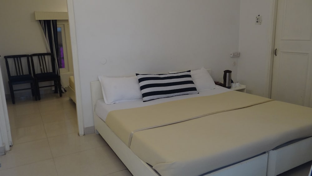 Economy Quadruple Room - Photo 9