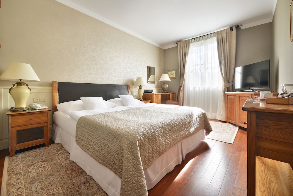 Family Suite, 2 Bedrooms, Kitchen - Photo 2