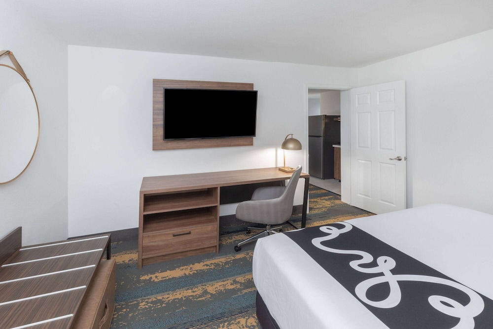 Deluxe Apartment, 1 King Bed, Non Smoking - Photo 2
