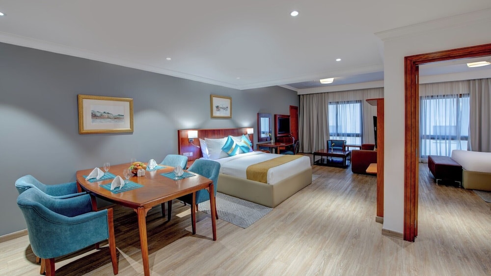 Executive Family Suite - Photo 4