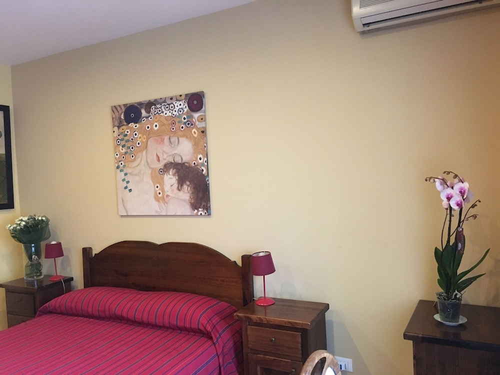 Economy Double Room, 1 Bedroom, Private Bathroom photo 2