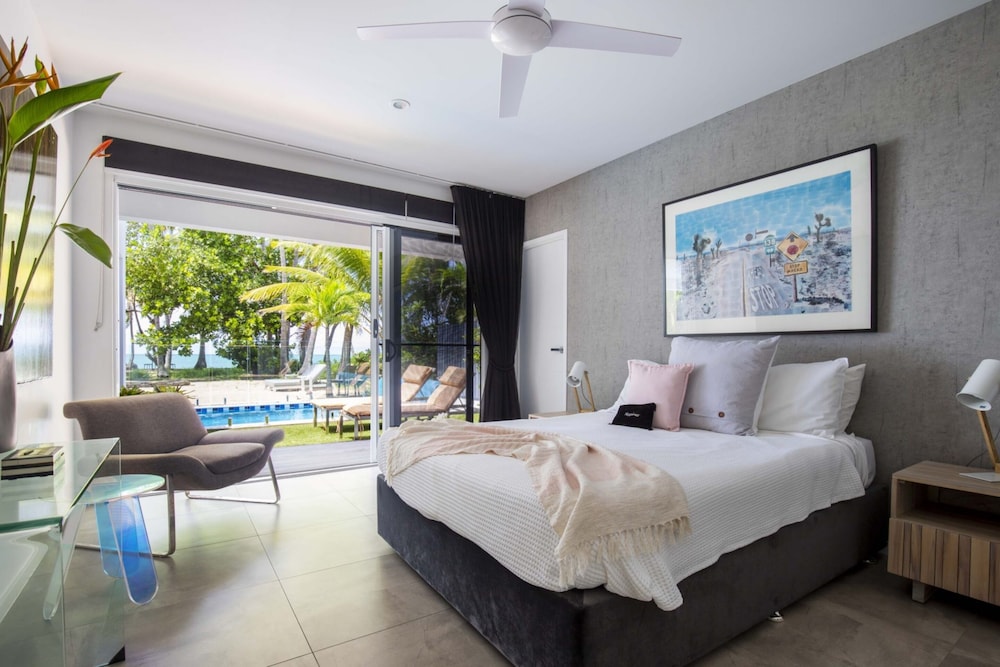 Luxury House photo 2