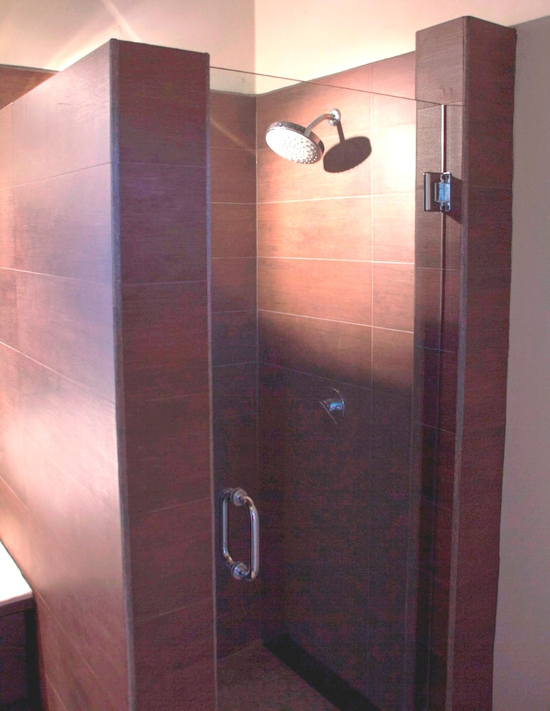 Deluxe Suite, 1 Double Bed, Garden View photo 3