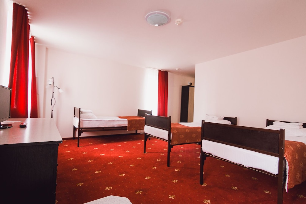 Economy Triple Room, 3 Twin Beds photo 3