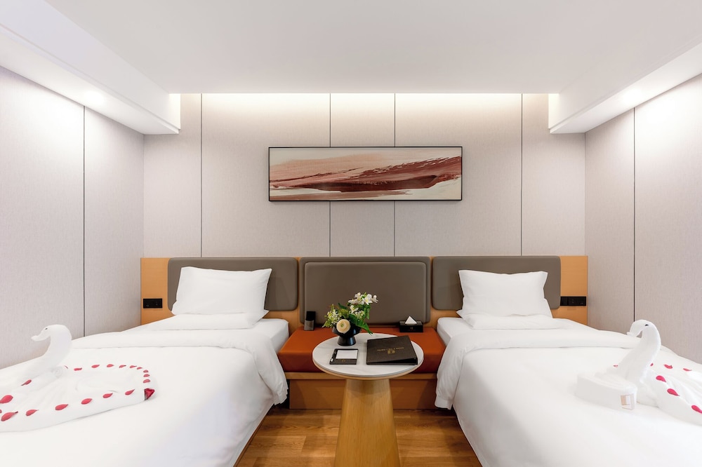 Deluxe Twin Room photo 2