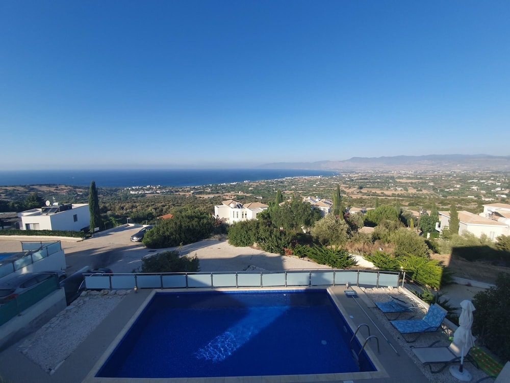 Villa photo 3