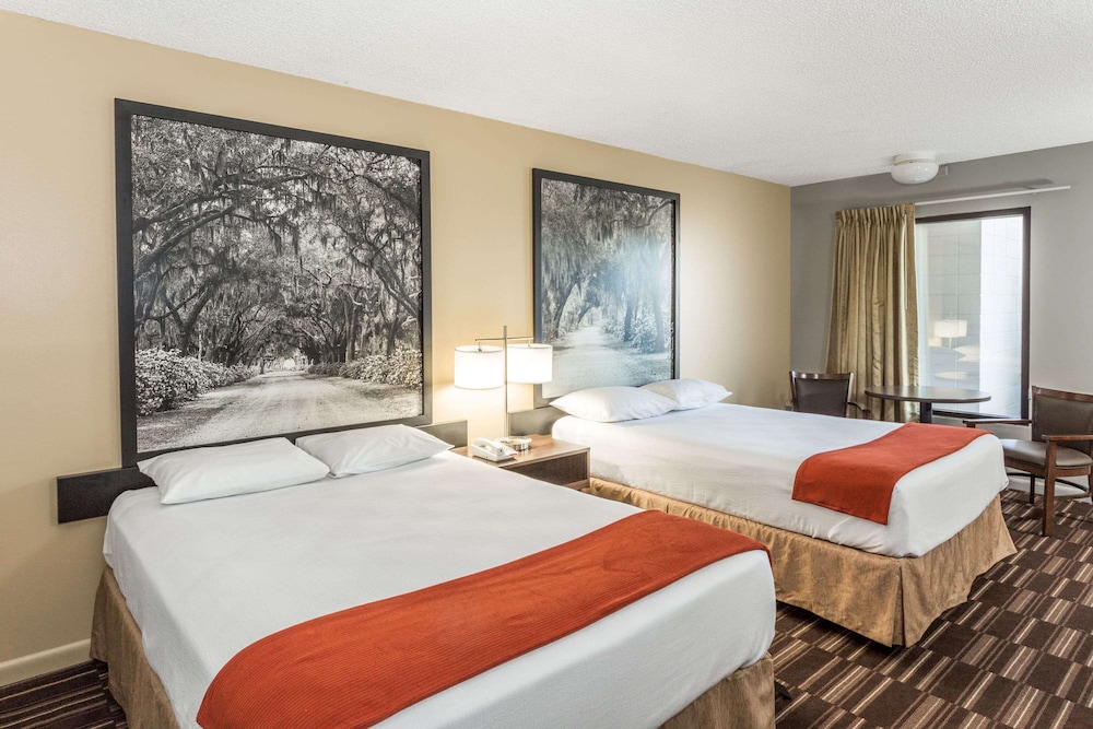 Room, 2 Double Beds, Smoking (First Floor) photo 3