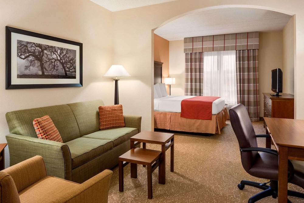 Studio Suite, 1 King Bed, Non Smoking - Photo 1