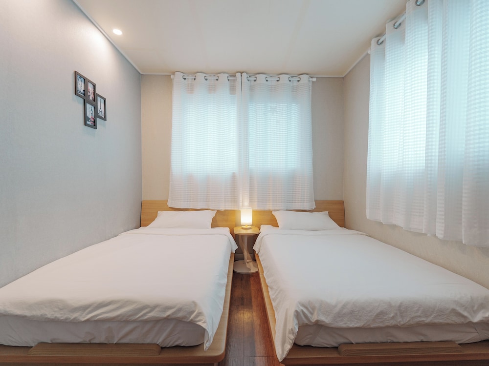 Standard Twin Room, 1 Bedroom, Non Smoking, Private Bathroom (Breakfast not provided) photo 3