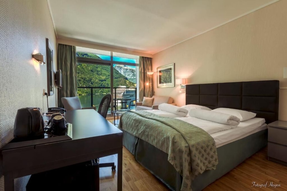 Superior Double or Twin Room (Fjord View) - Photo 4