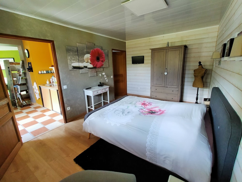 Double Room, 1 Queen Bed (Orchidée) photo 1