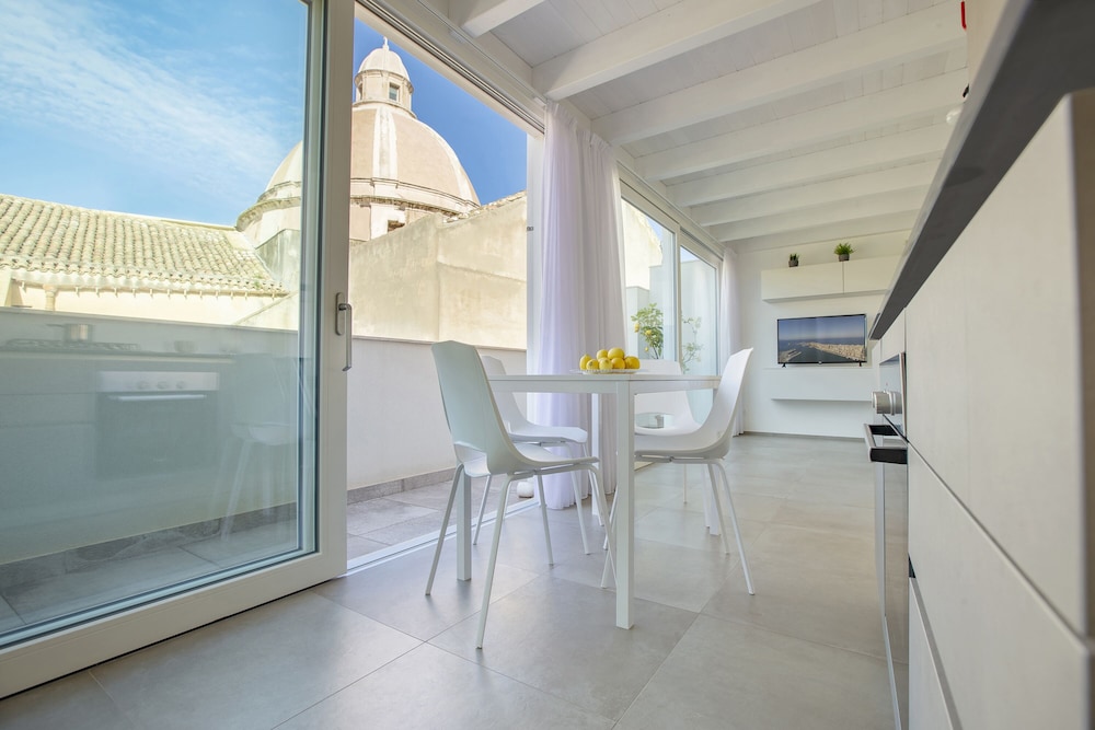 Panoramic Penthouse, Balcony, City View