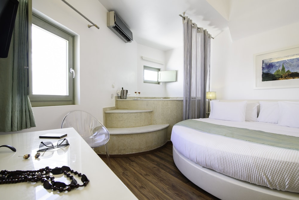 Honeymoon Suite, Jetted Tub - Photo 20