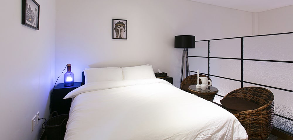 Room, 1 Bedroom (Together) - Photo 2