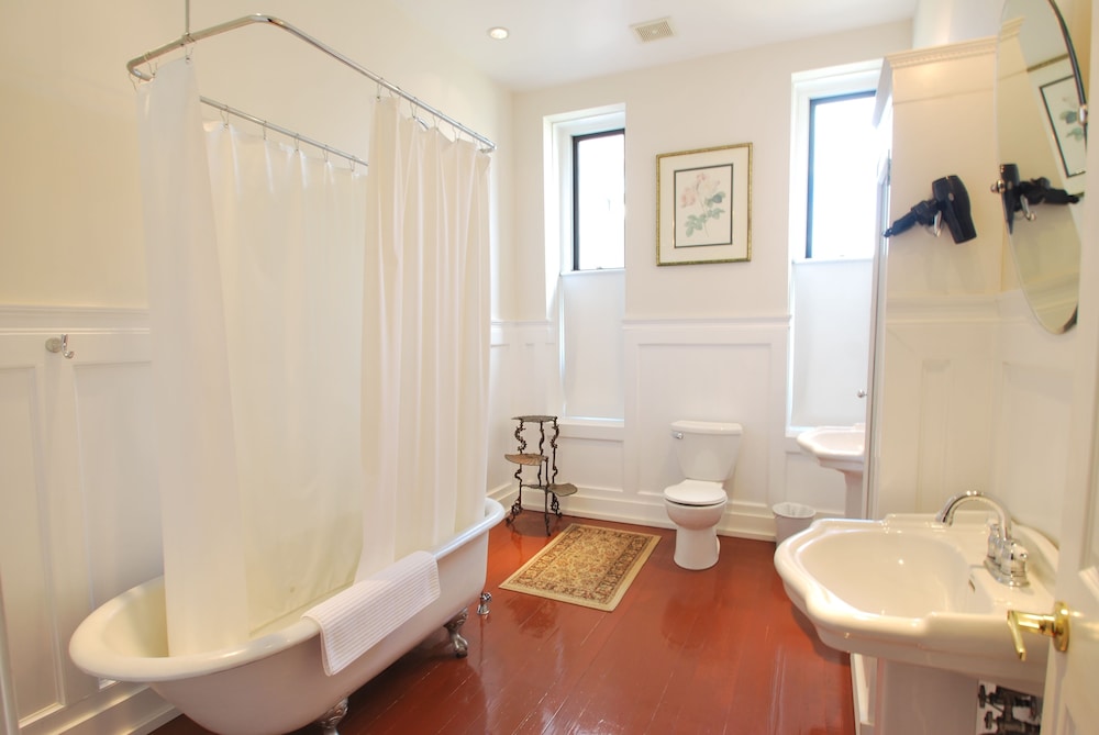Exclusive Room, 1 King Bed, Garden View photo 3