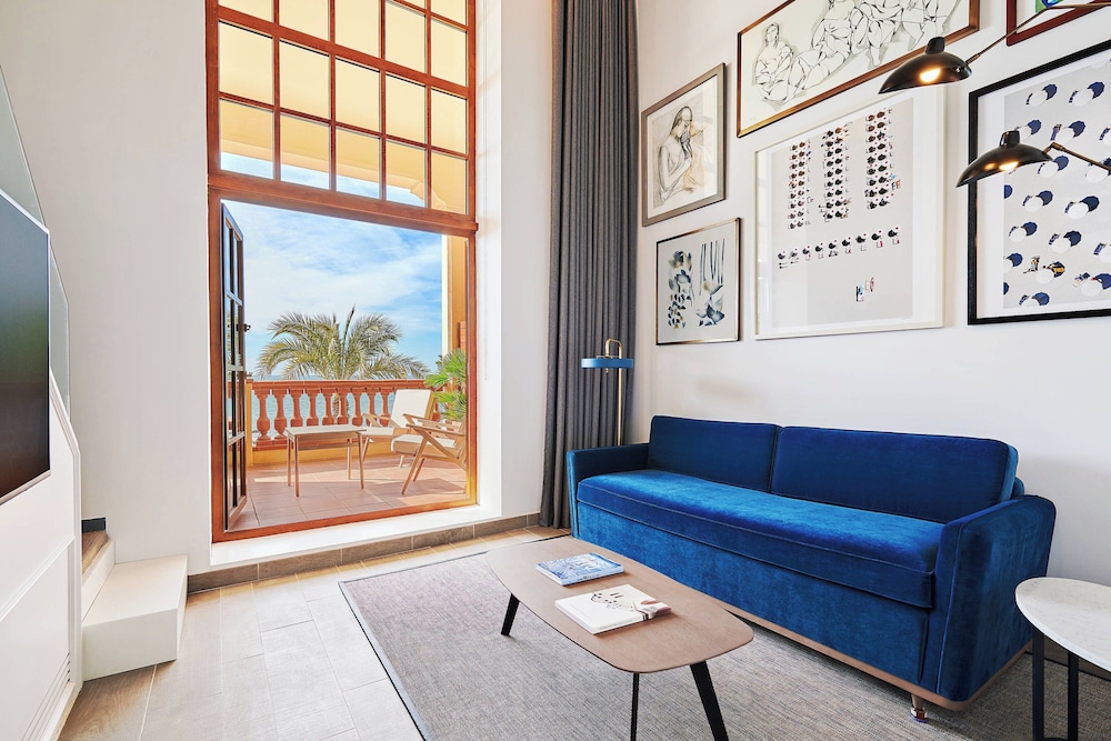 Suite, 1 King Bed, Terrace (Beachfront)