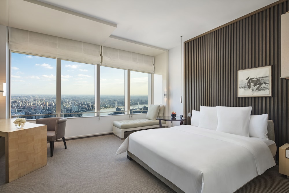 1 King Bed with River View photo 1