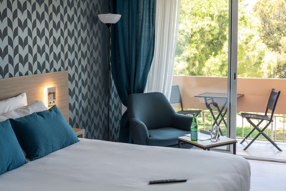 Standard Room, Multiple Beds, Balcony, Park View (Twin bed on request) photo 3