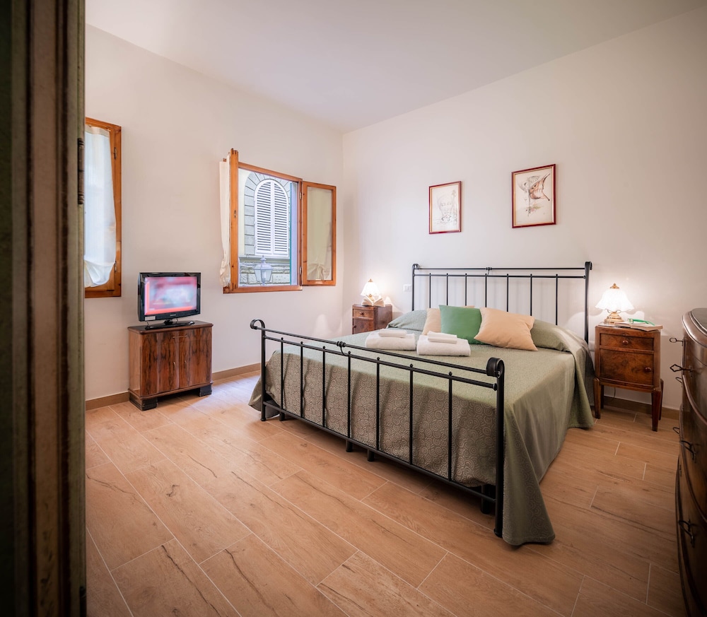Traditional Apartment photo 1